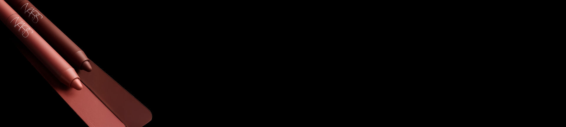 עפרונות ותוחמי שפתיים