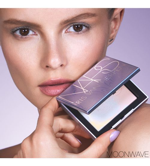 LIGHT REFLECTING PRISMATIC POWDER LAVENDER- INTERSTELLAR